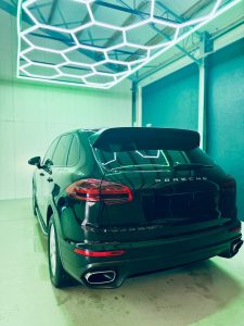 foto von hinten aufbereitung porsche