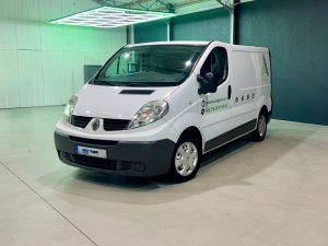 foto von vorne auto aviramax