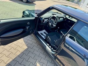 Mini Cooper Vordersitz draußen