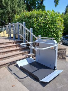 Treppenlift draußen Graben-Neudorf